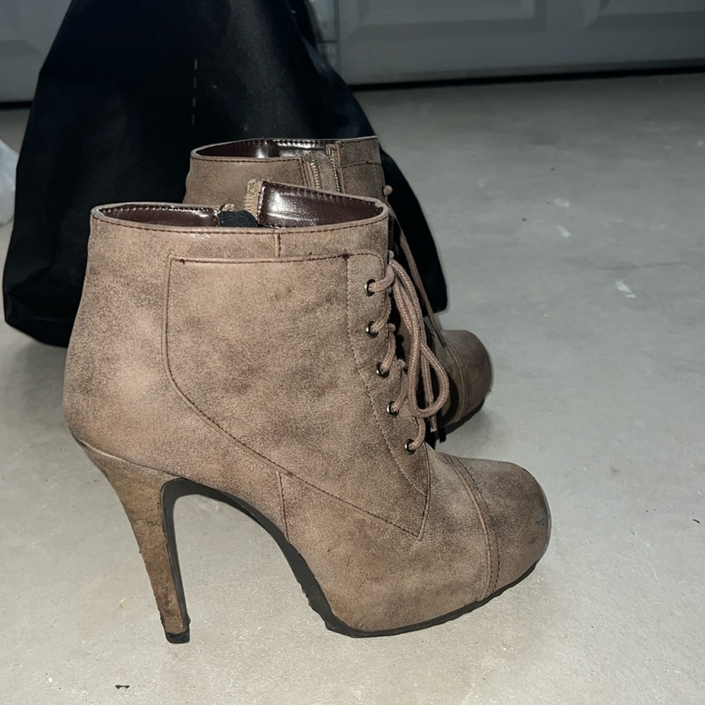 Size 10 boots - Picture 3 of 4